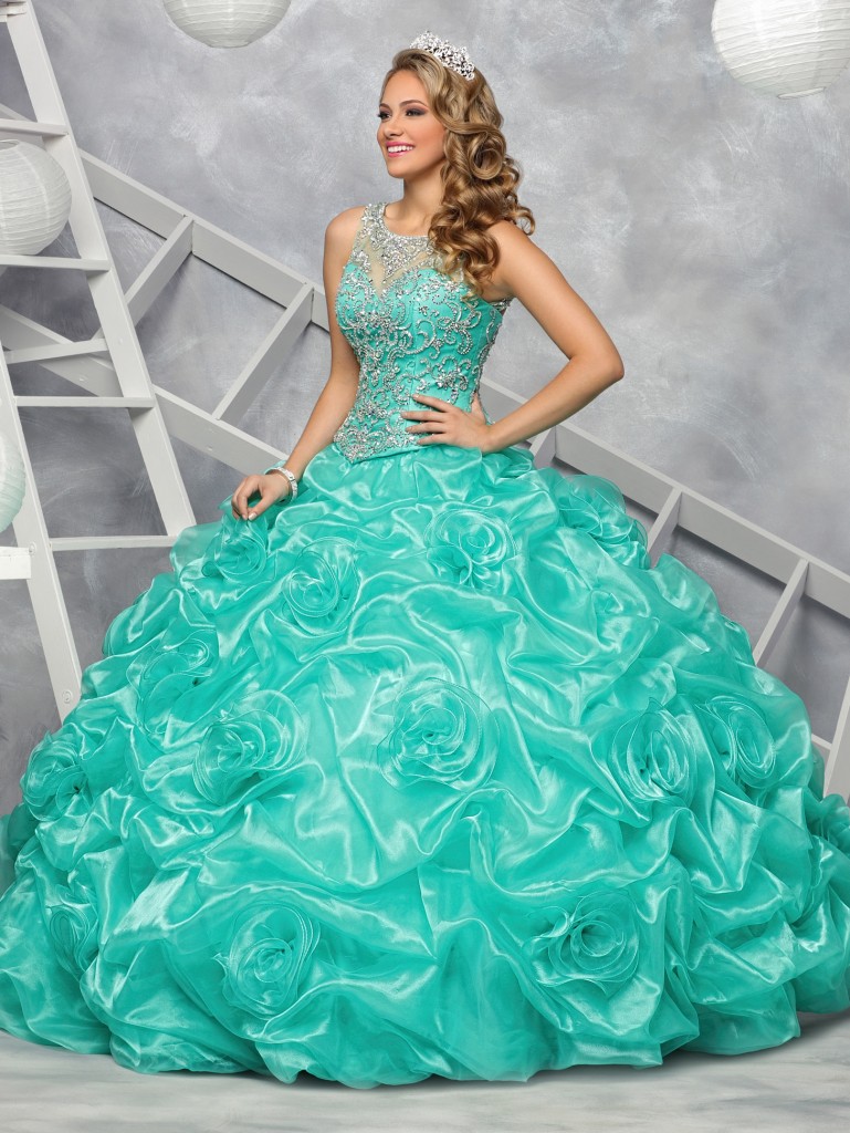 2017 Special: 20 Modest Quinceanera Gowns with Style!